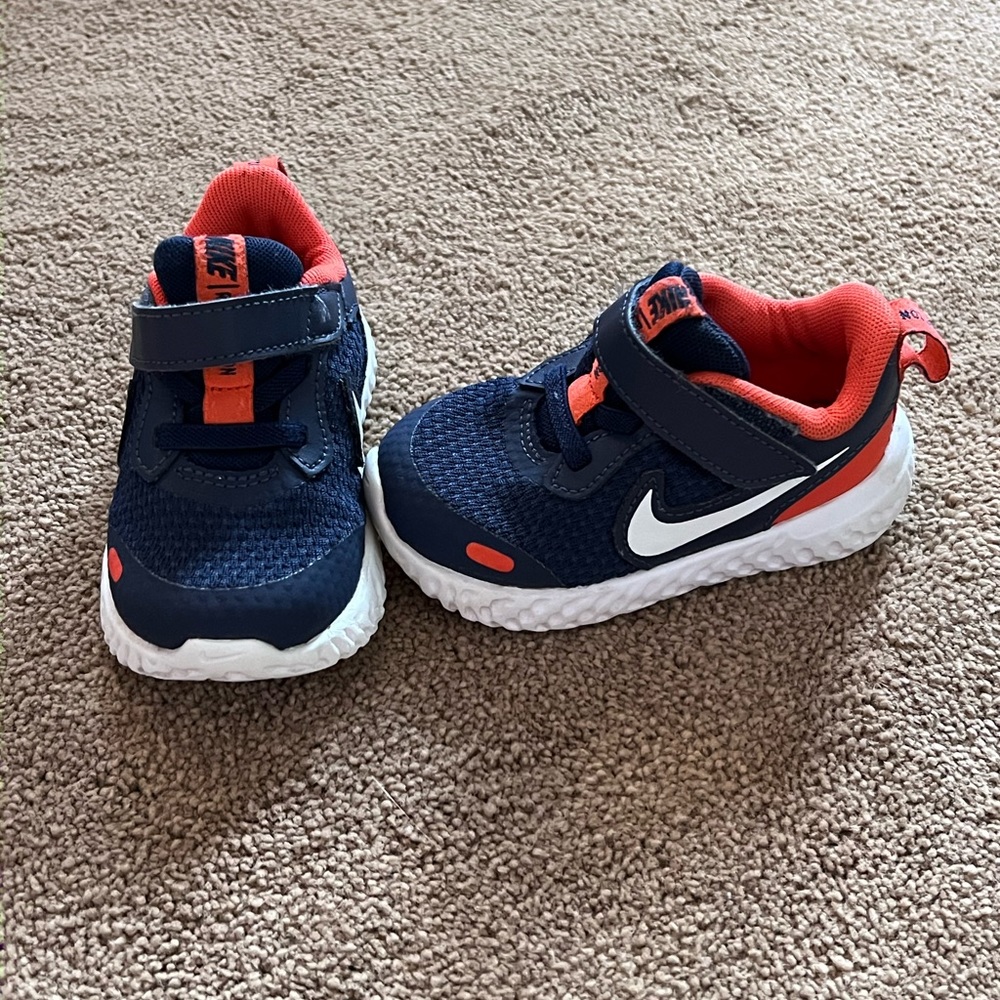 Nike Revolution 5 Baby Toddler Sneakers Size 5 Navy and Orange
